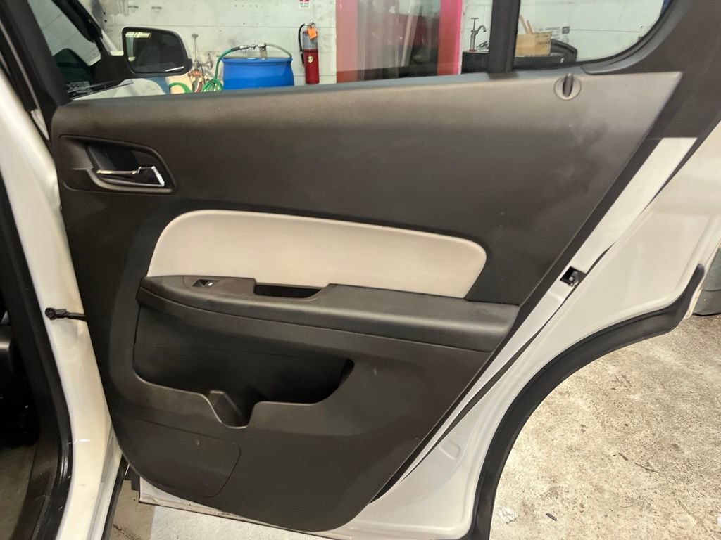 Used 2015 Chevrolet Equinox LT w/ Power Convenience Package FWD image 32