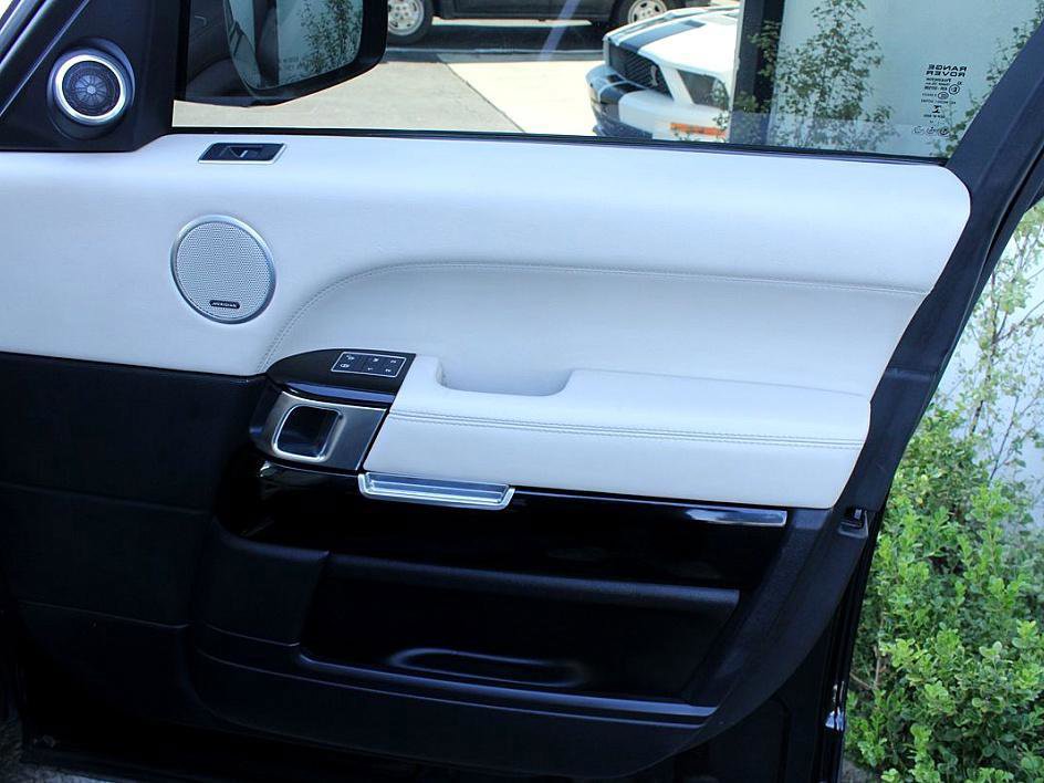 Used 2017 Land Rover Range Rover HSE image 21