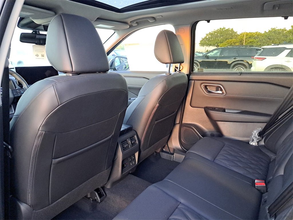 New 2025 Nissan Rogue Platinum w/ Tech Package image 5