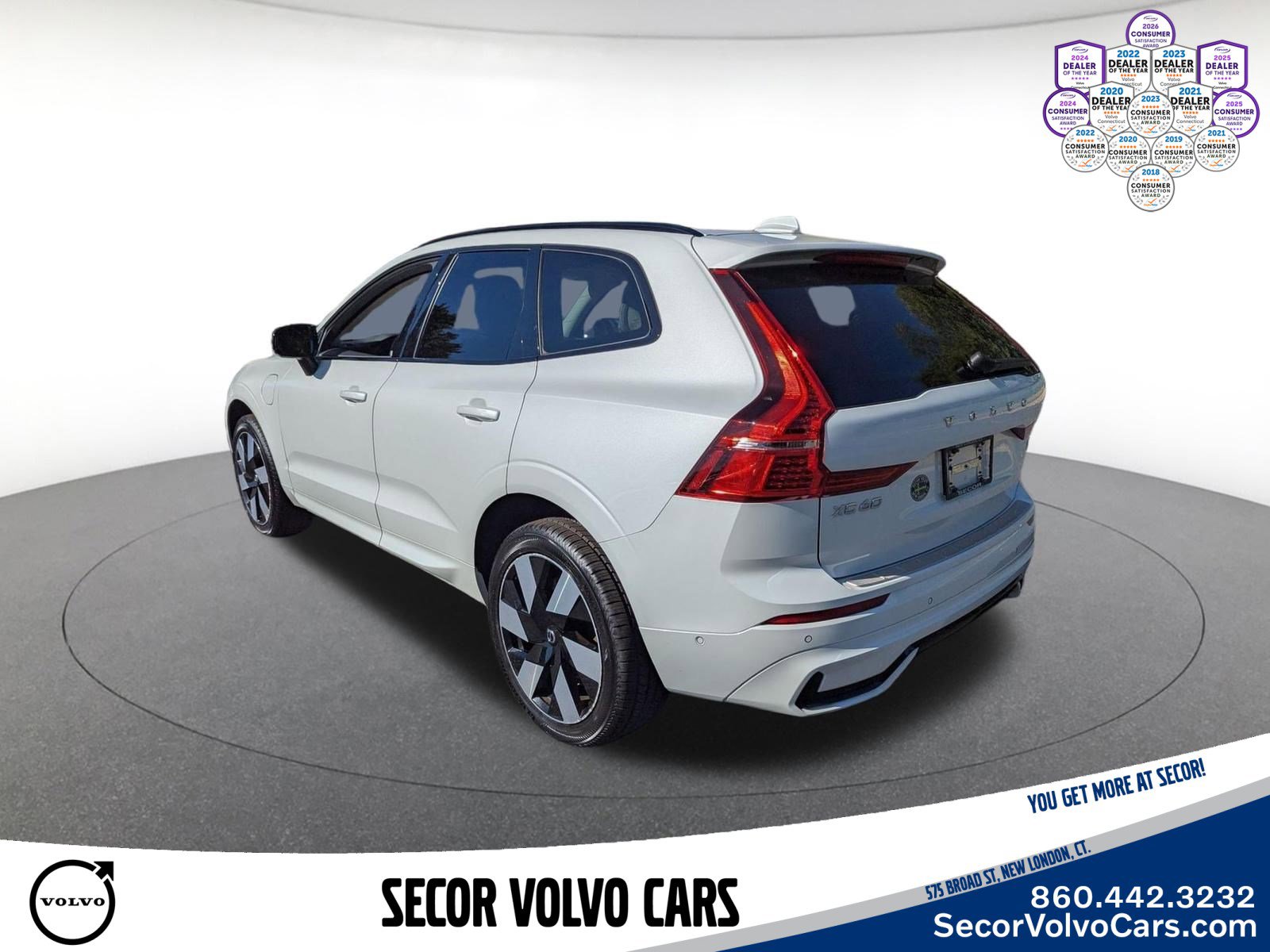 Certified 2024 Volvo XC60 T8 Plus w/ Protection Package Premier image 6