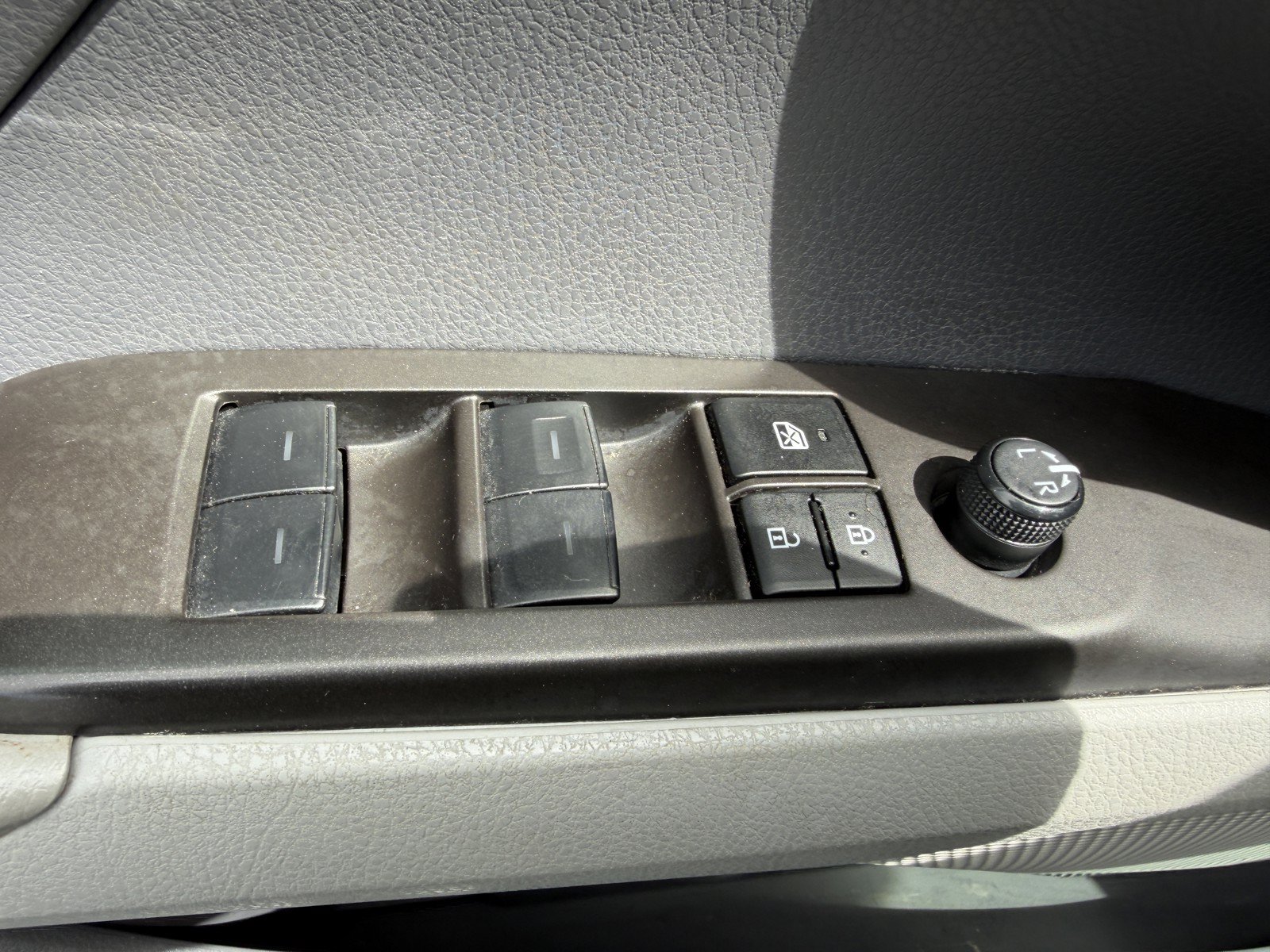 Used 2023 Toyota Camry LE FWD image 18