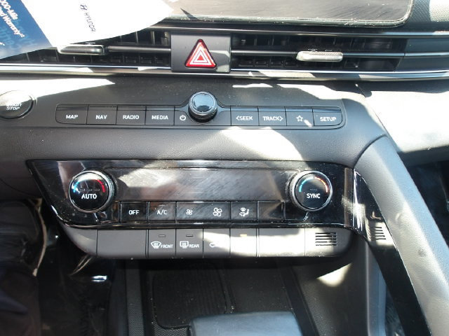 Certified 2025 Hyundai Elantra SEL FWD image 20