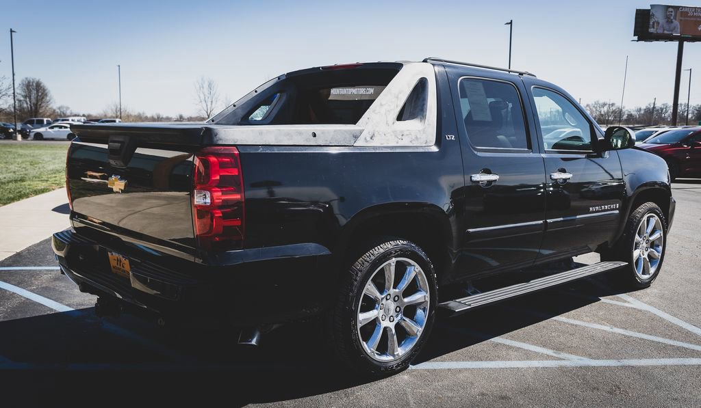 Used 2008 Chevrolet Avalanche LTZ w/ LTZ Preferred Equipment Group AWD/4WD image 28