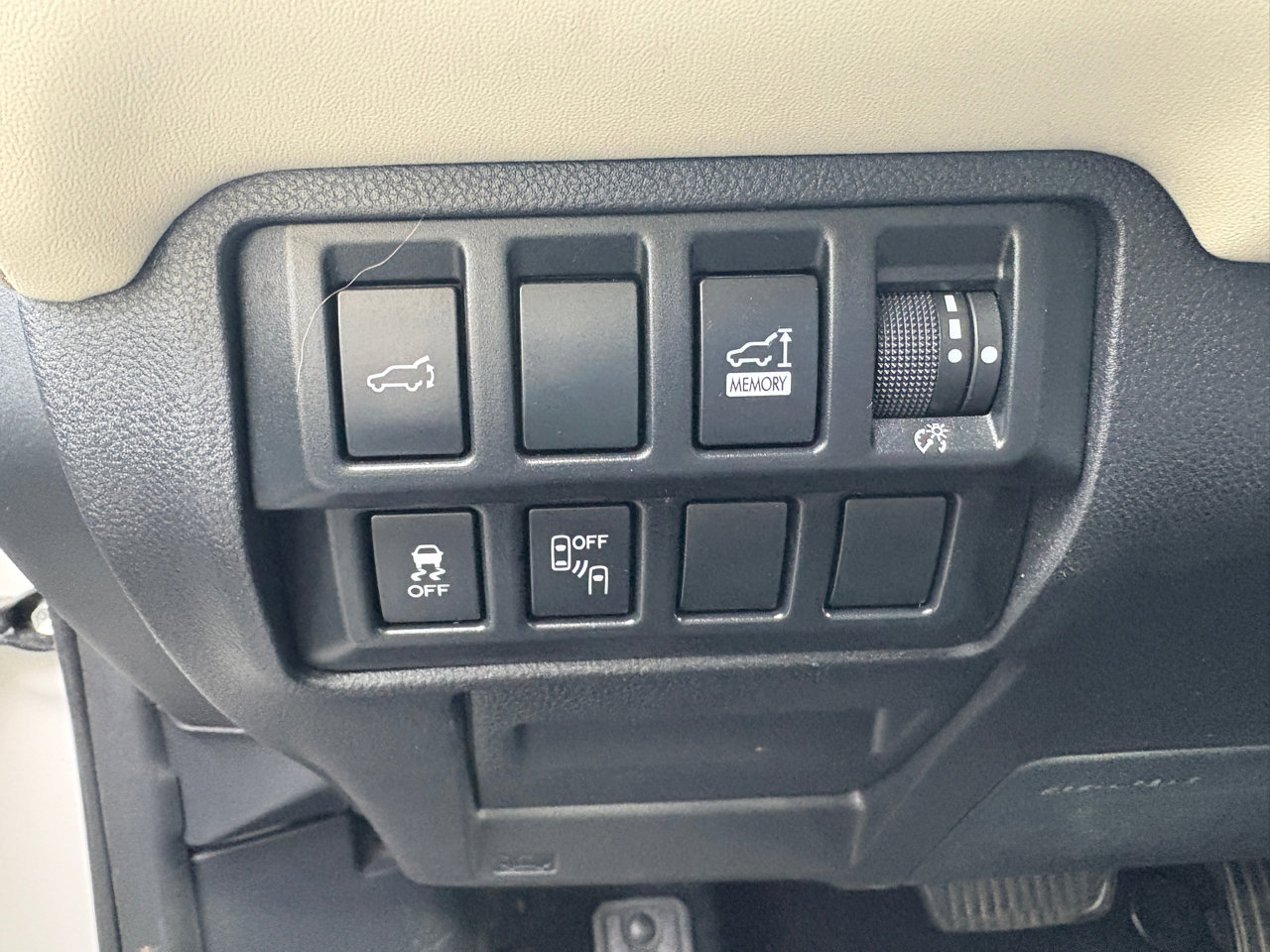 Used 2019 Subaru Ascent Limited image 12