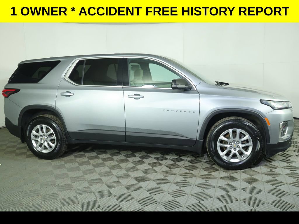 Used 2023 Chevrolet Traverse LS image 2