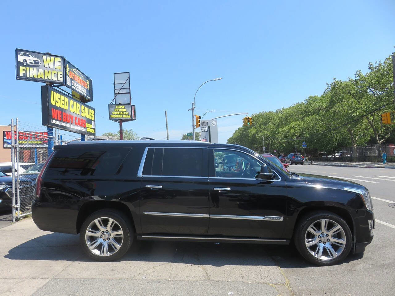 Used 2015 Cadillac Escalade ESV Premium AWD/4WD image 4