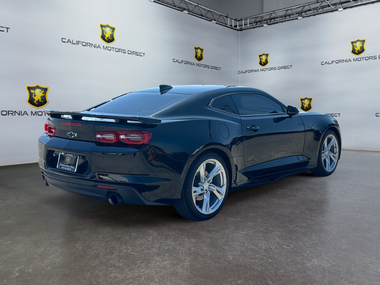 Used 2023 Chevrolet Camaro LT RWD image 5