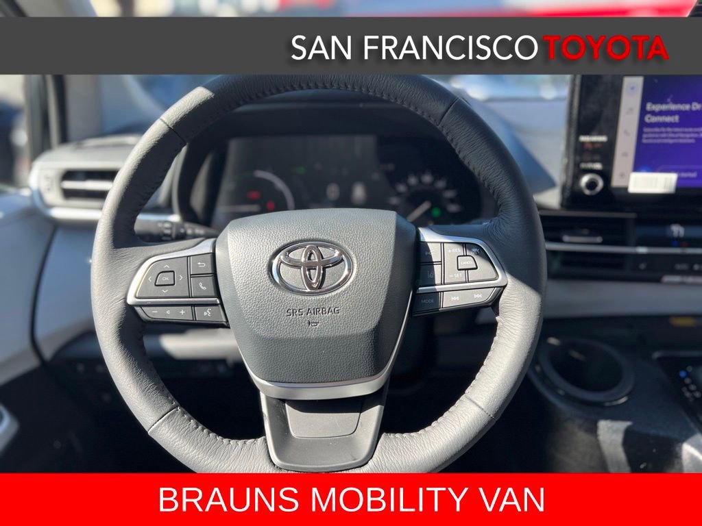 Used 2026 Toyota Sienna XLE FWD image 39