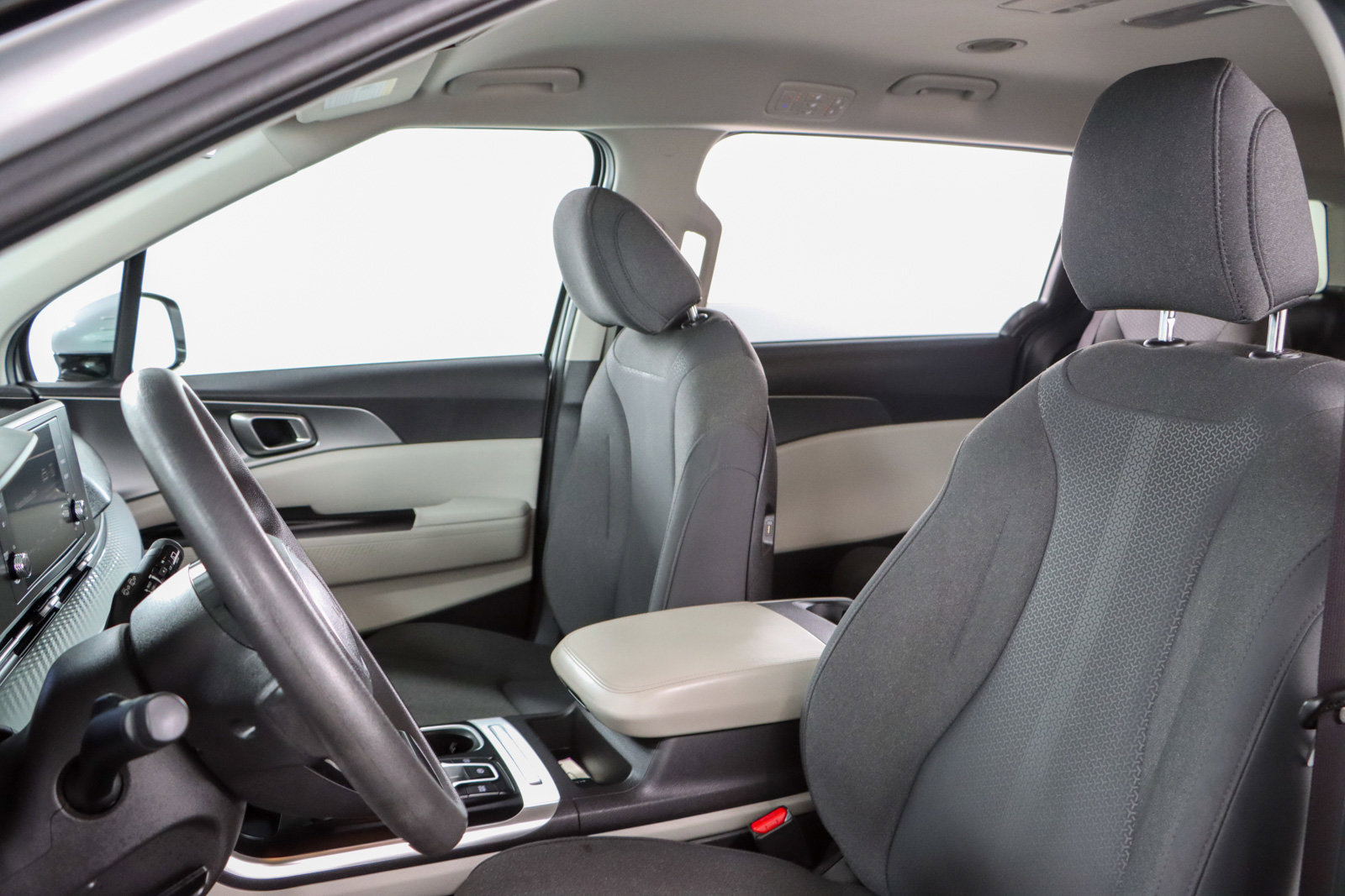 Used 2023 Kia Carnival LX image 23