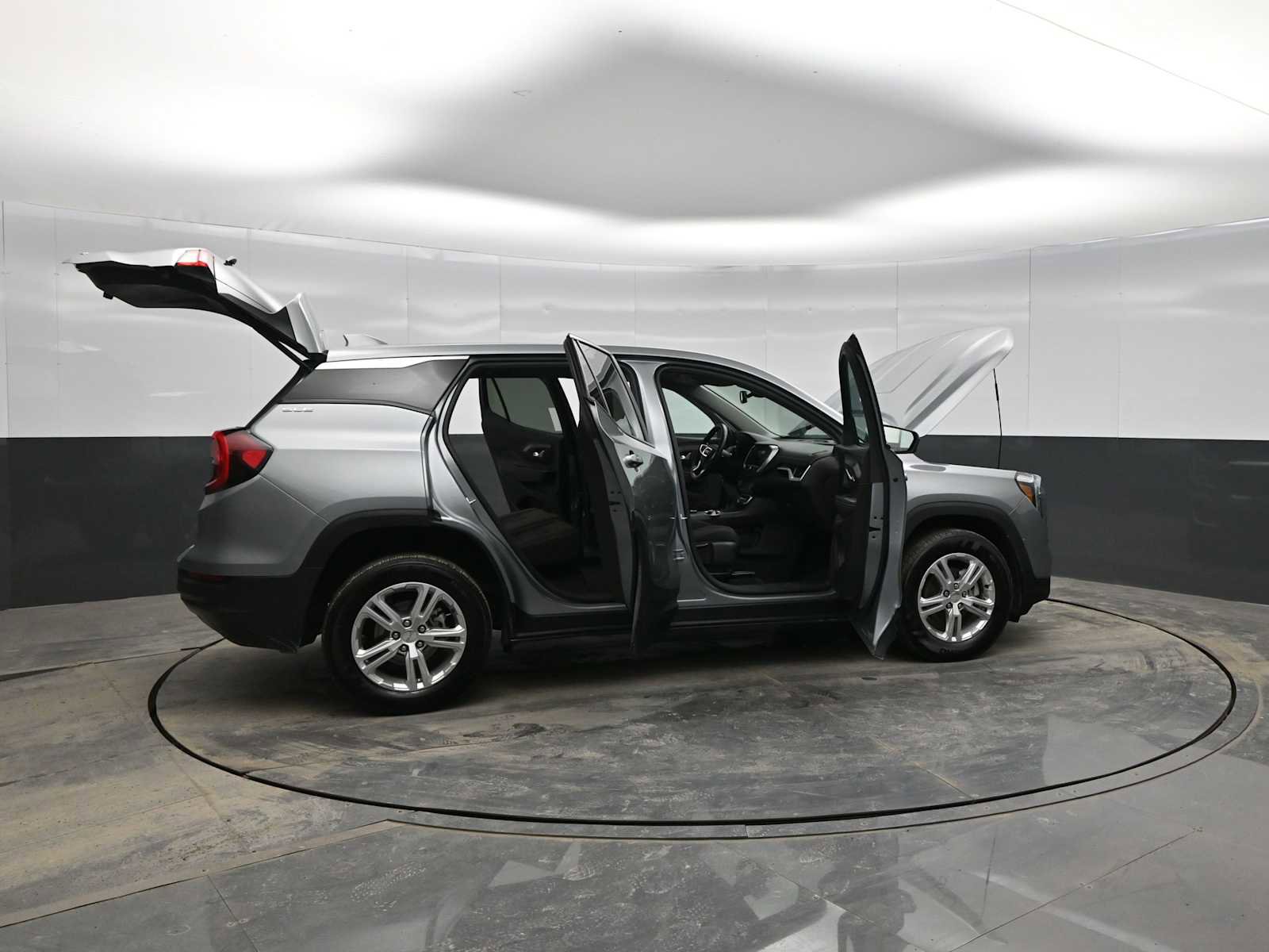 Used 2024 GMC Terrain SLE image 40