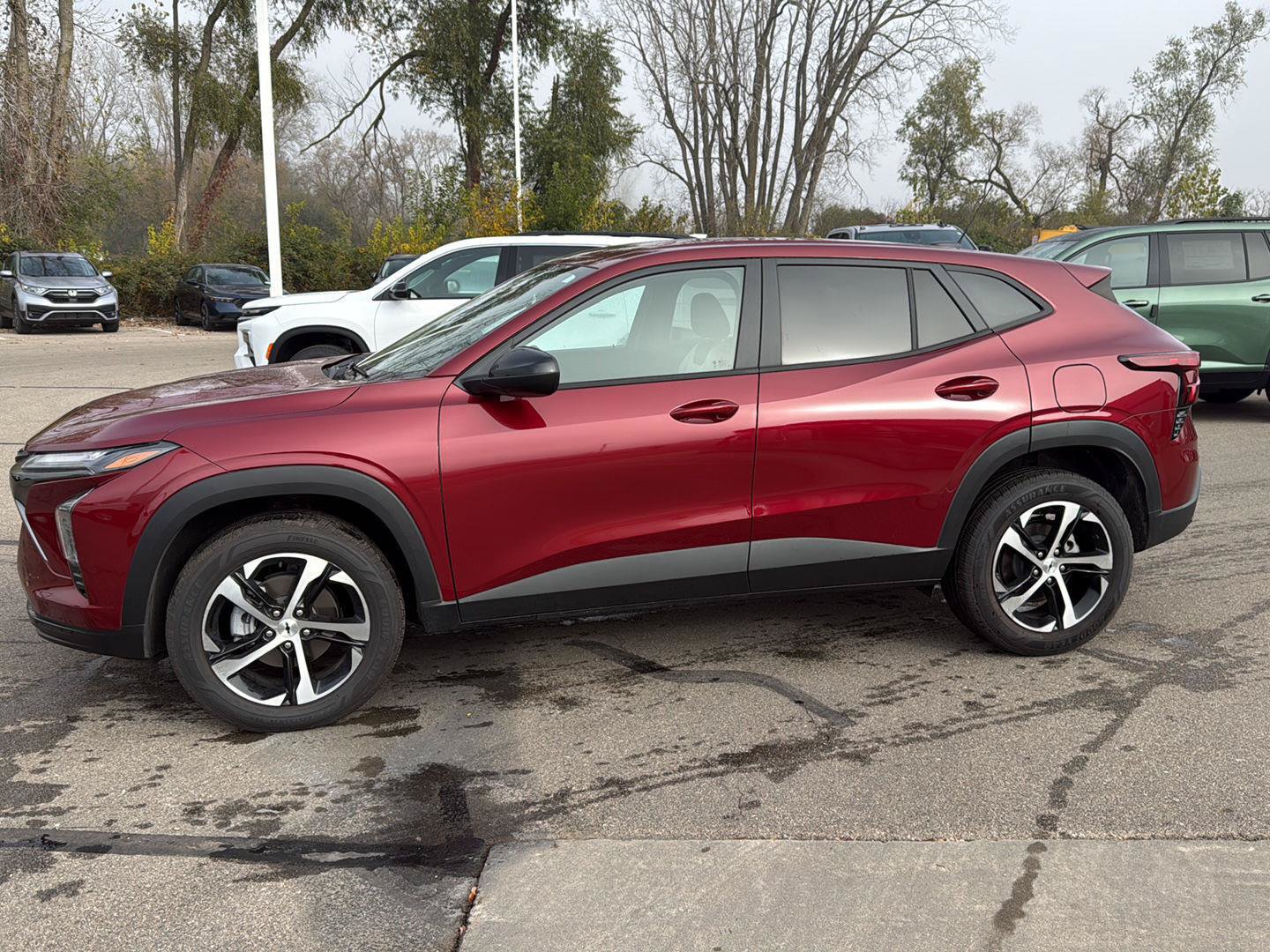 Used 2025 Chevrolet Trax RS FWD image 3