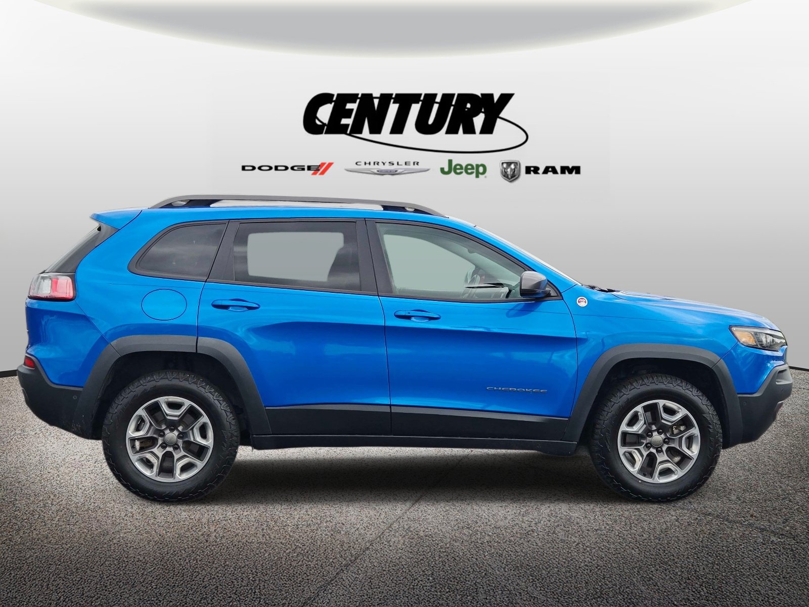 Used 2019 Jeep Cherokee Trailhawk AWD/4WD image 2