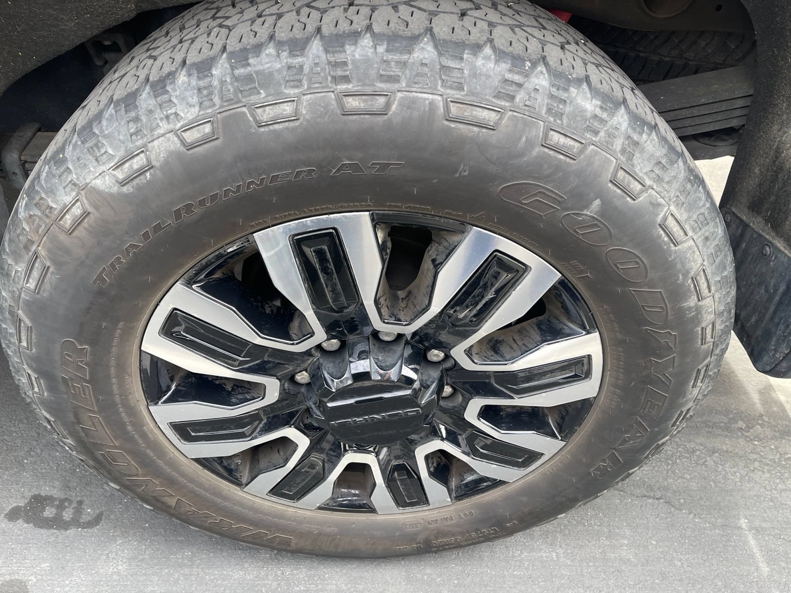Used 2024 GMC Sierra 2500 Denali Ultimate AWD/4WD image 3
