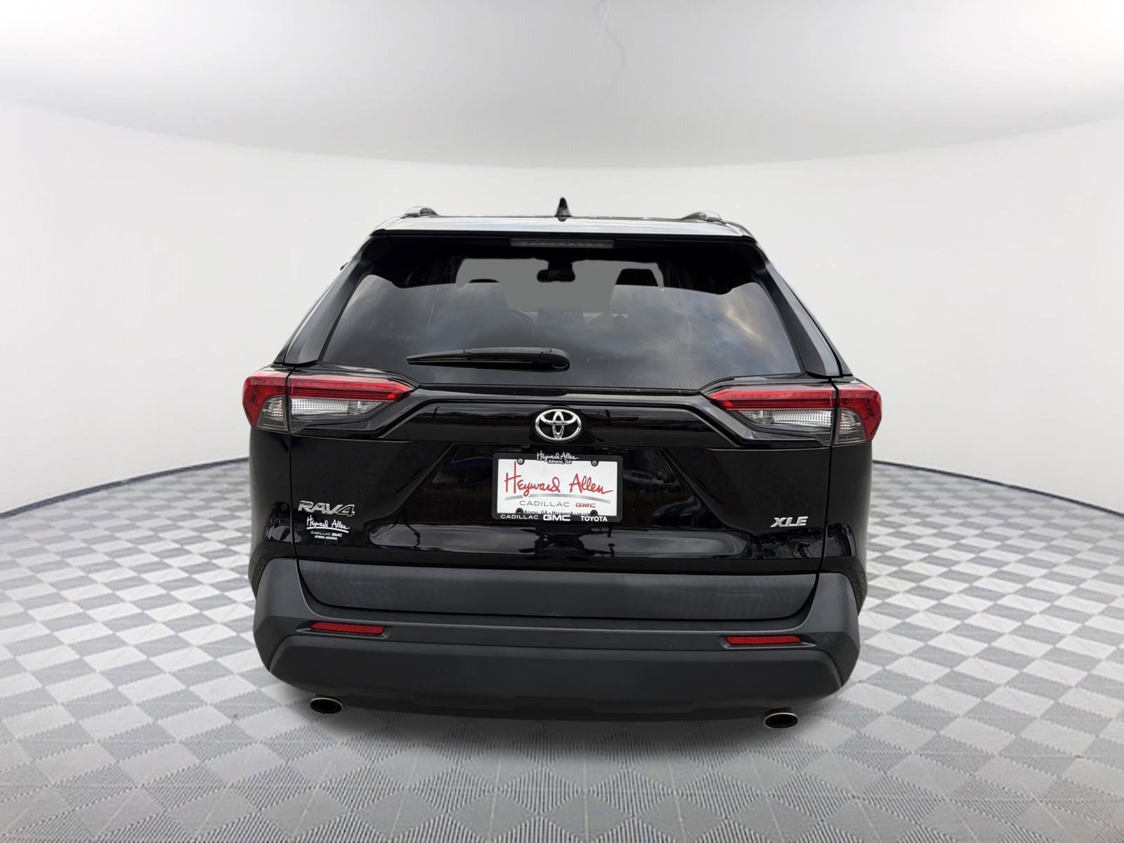 Used 2021 Toyota RAV4 XLE w/ Convenience Package image 17