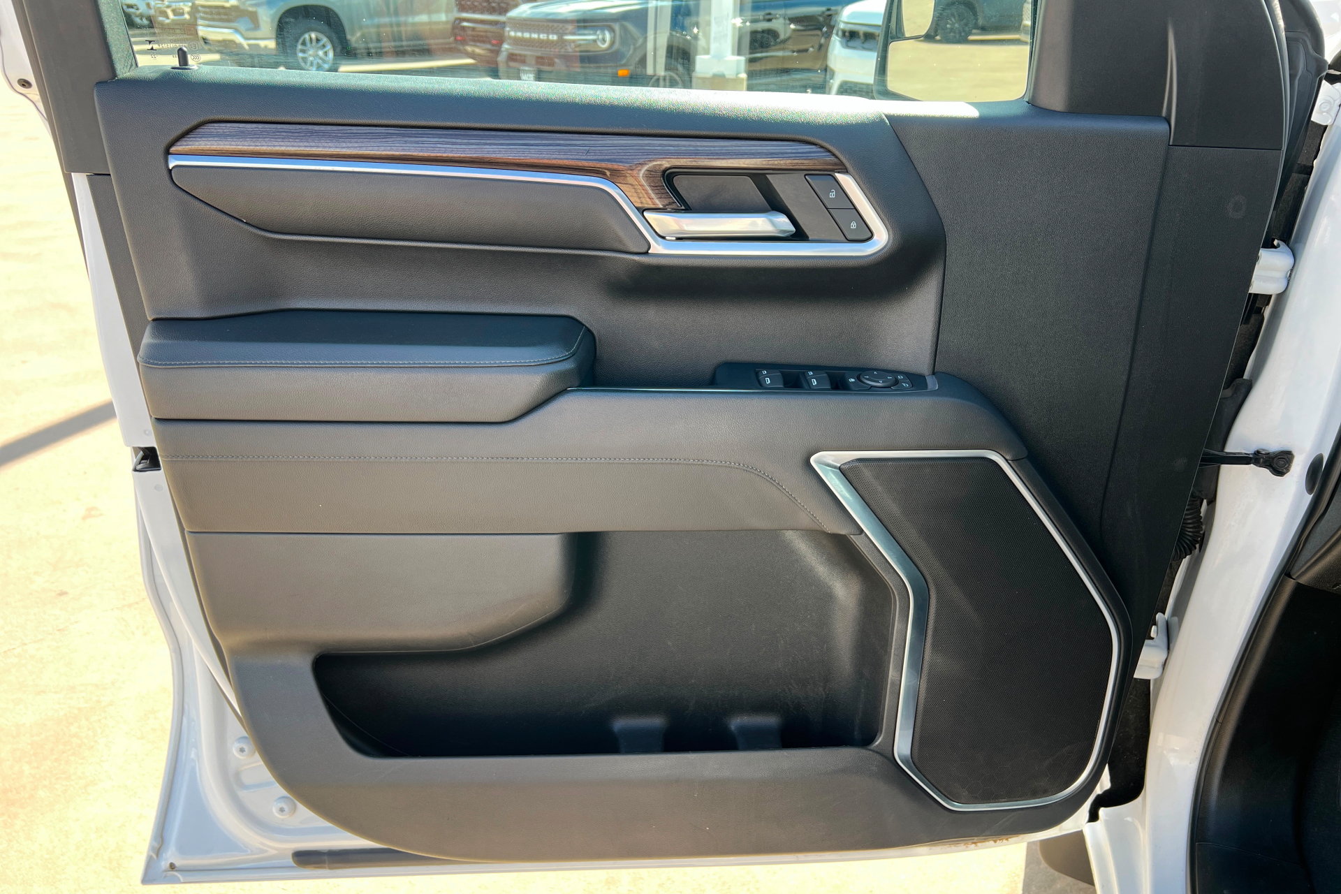 Used 2022 Chevrolet Silverado 1500 RST AWD/4WD image 15