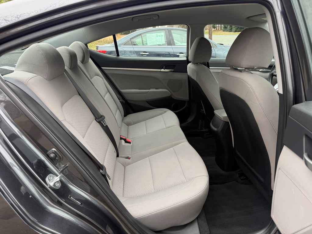 Used 2020 Hyundai Elantra SE w/ Convenience Package (C2) image 12