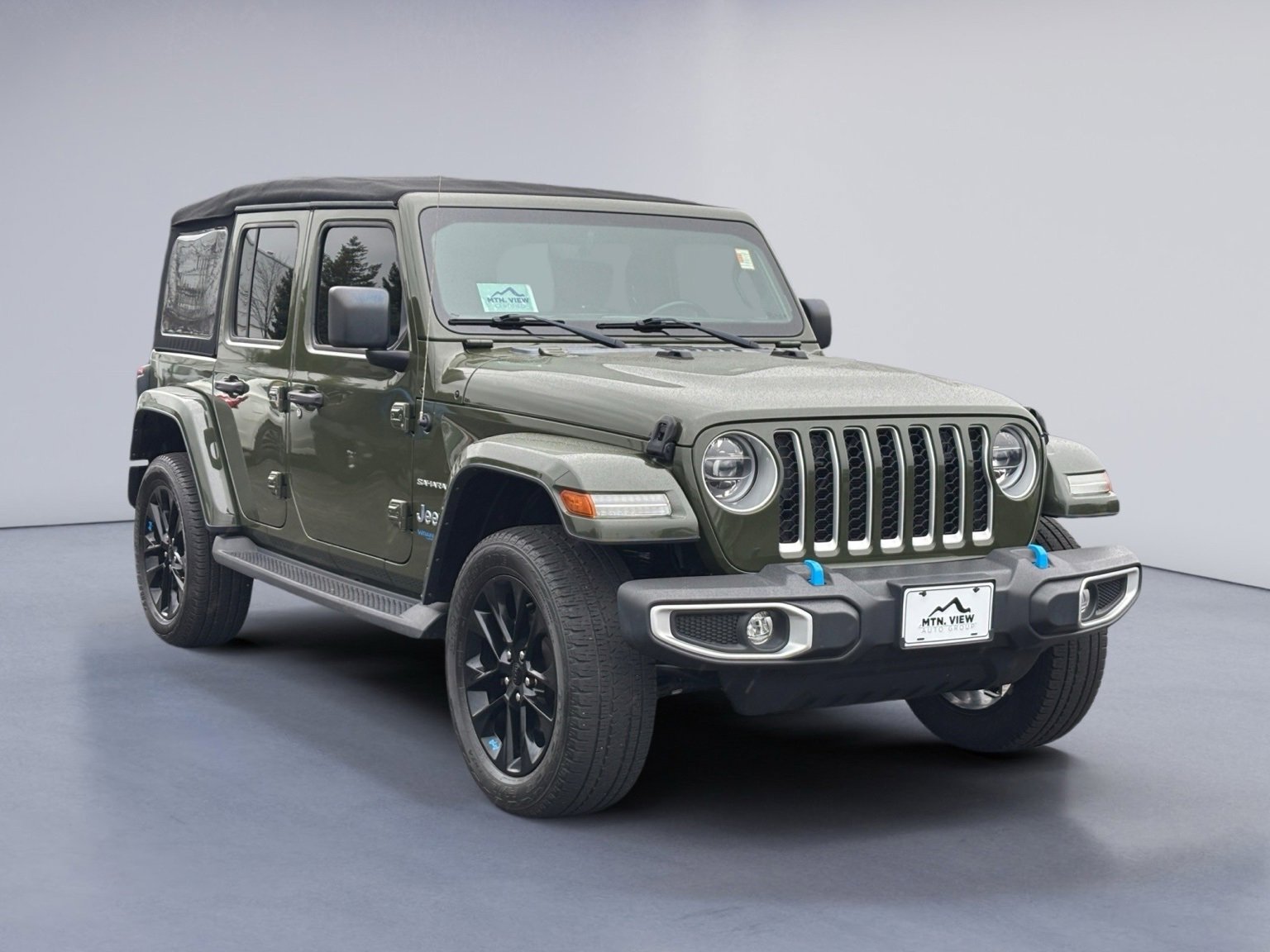 Used 2022 Jeep Wrangler Unlimited Sahara w/ Cold Weather Group image 8