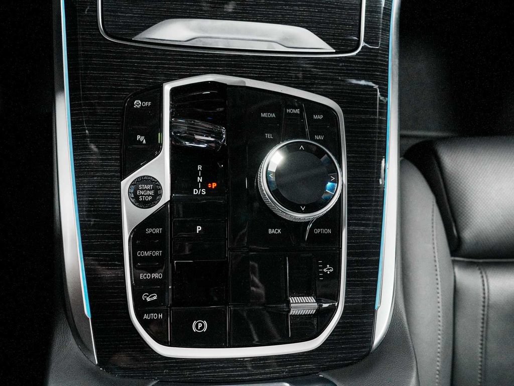Used 2026 BMW X7 M60i AWD/4WD image 30
