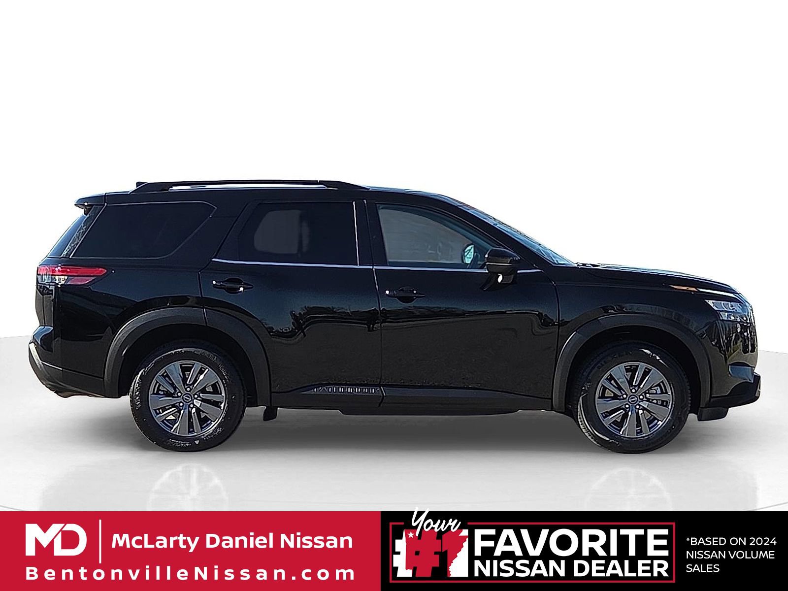 Used 2025 Nissan Pathfinder SV FWD image 6