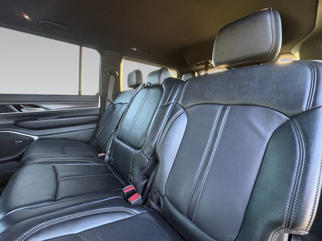 Used 2024 Jeep Wagoneer Series II AWD/4WD image 3