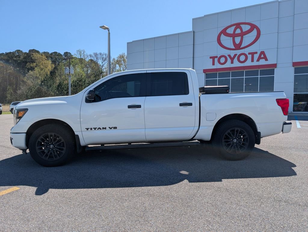Used 2018 Nissan Titan SV w/ SV Convenience Package image 2