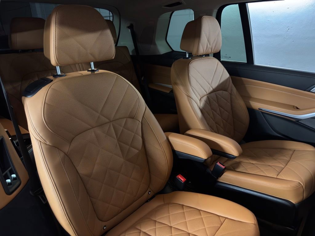 Used 2024 BMW X7 xDrive40i w/ Premium Package image 57