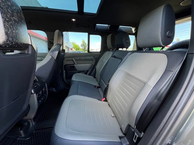 Used 2025 Land Rover Defender 110 AWD/4WD image 37