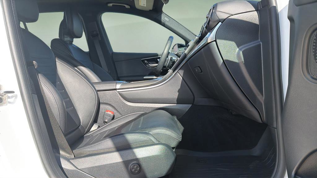 Used 2025 Mercedes-Benz GLC 43 AMG 4MATIC image 11