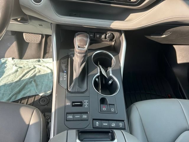 Used 2020 Toyota Highlander XLE AWD/4WD image 26