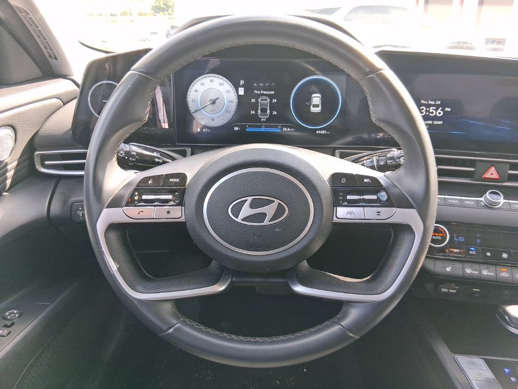 Used 2025 Hyundai Elantra SEL FWD image 21