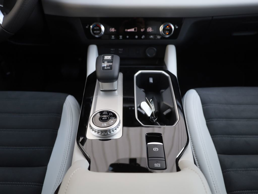 New 2025 Mitsubishi Outlander SE image 24