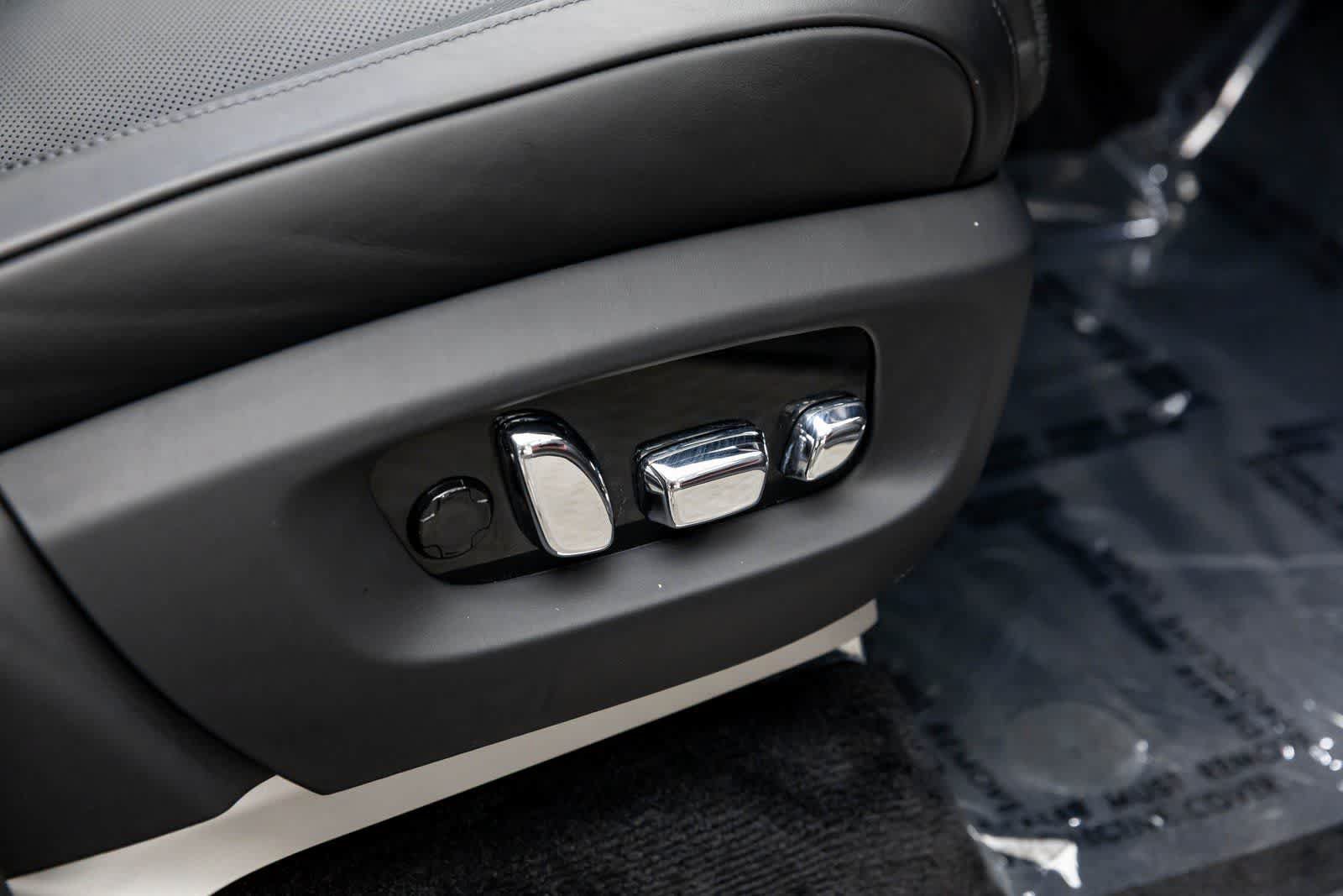 Certified 2022 Rolls-Royce Cullinan AWD/4WD image 39