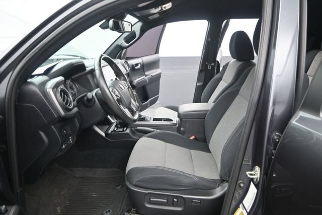 Used 2020 Toyota Tacoma TRD Sport AWD/4WD image 14