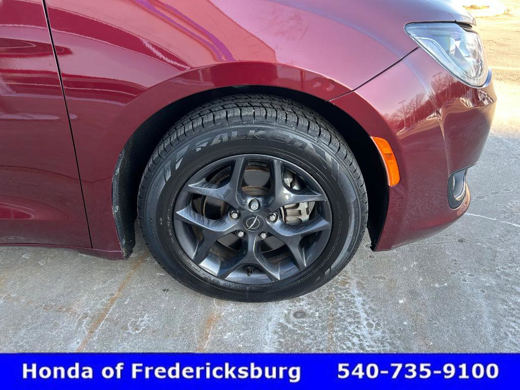 Used 2018 Chrysler Pacifica Touring Plus w/ S Appearance Package image 13