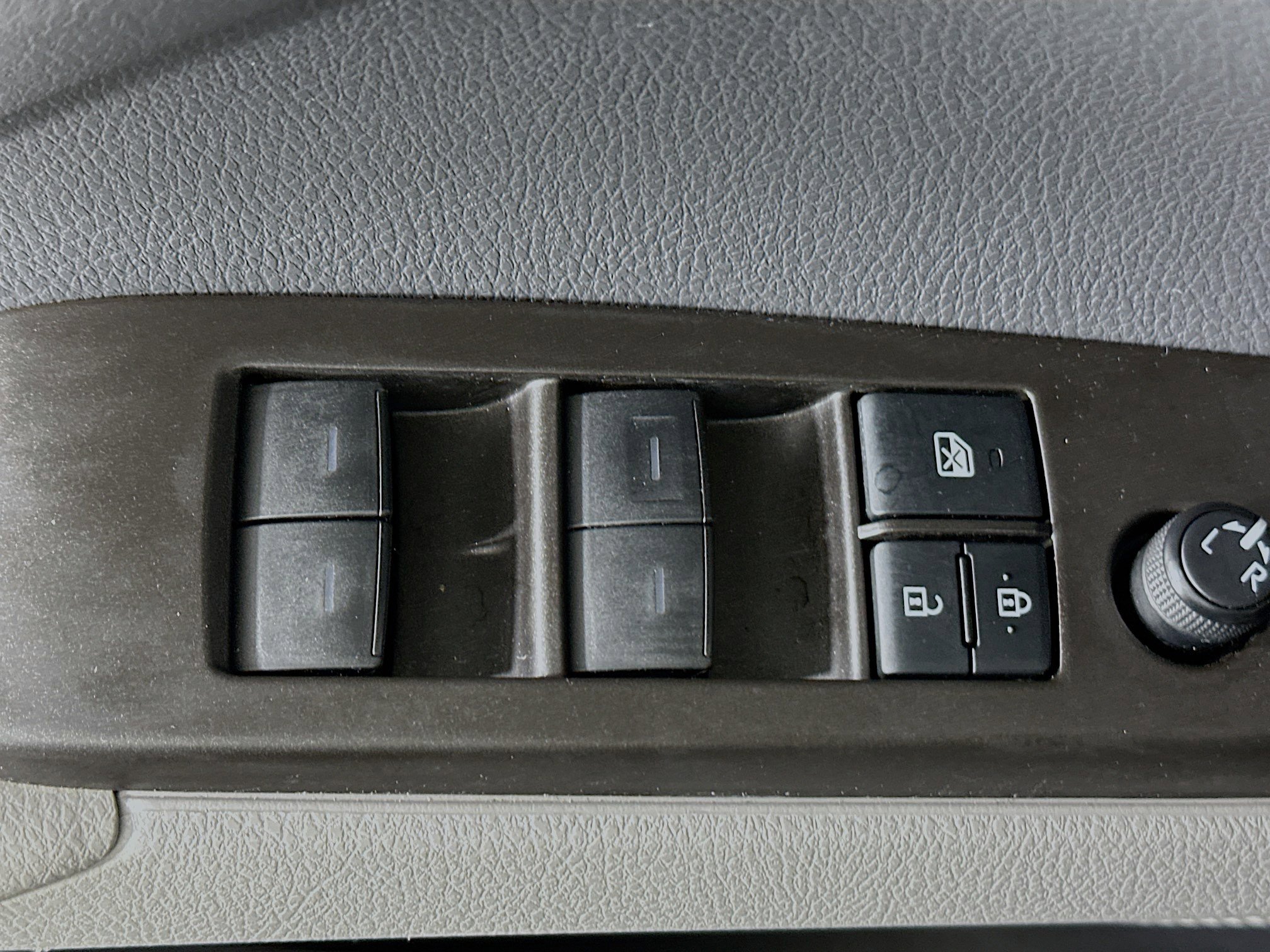 Used 2021 Toyota Camry SE image 14