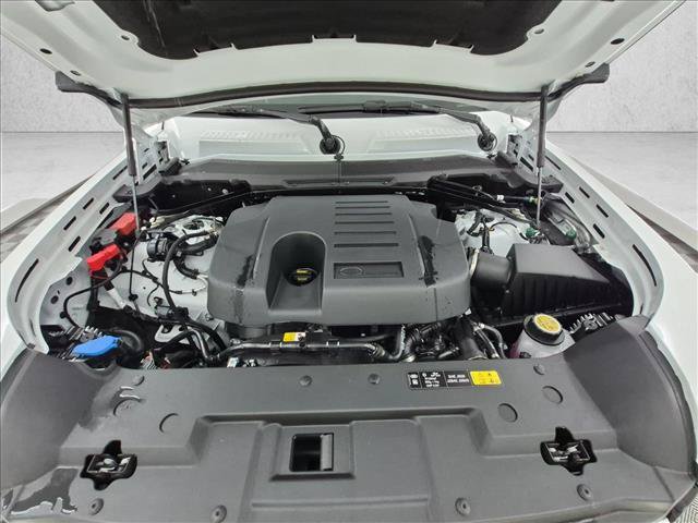 New 2026 Land Rover Defender 110 X-Dynamic SE AWD/4WD image 17