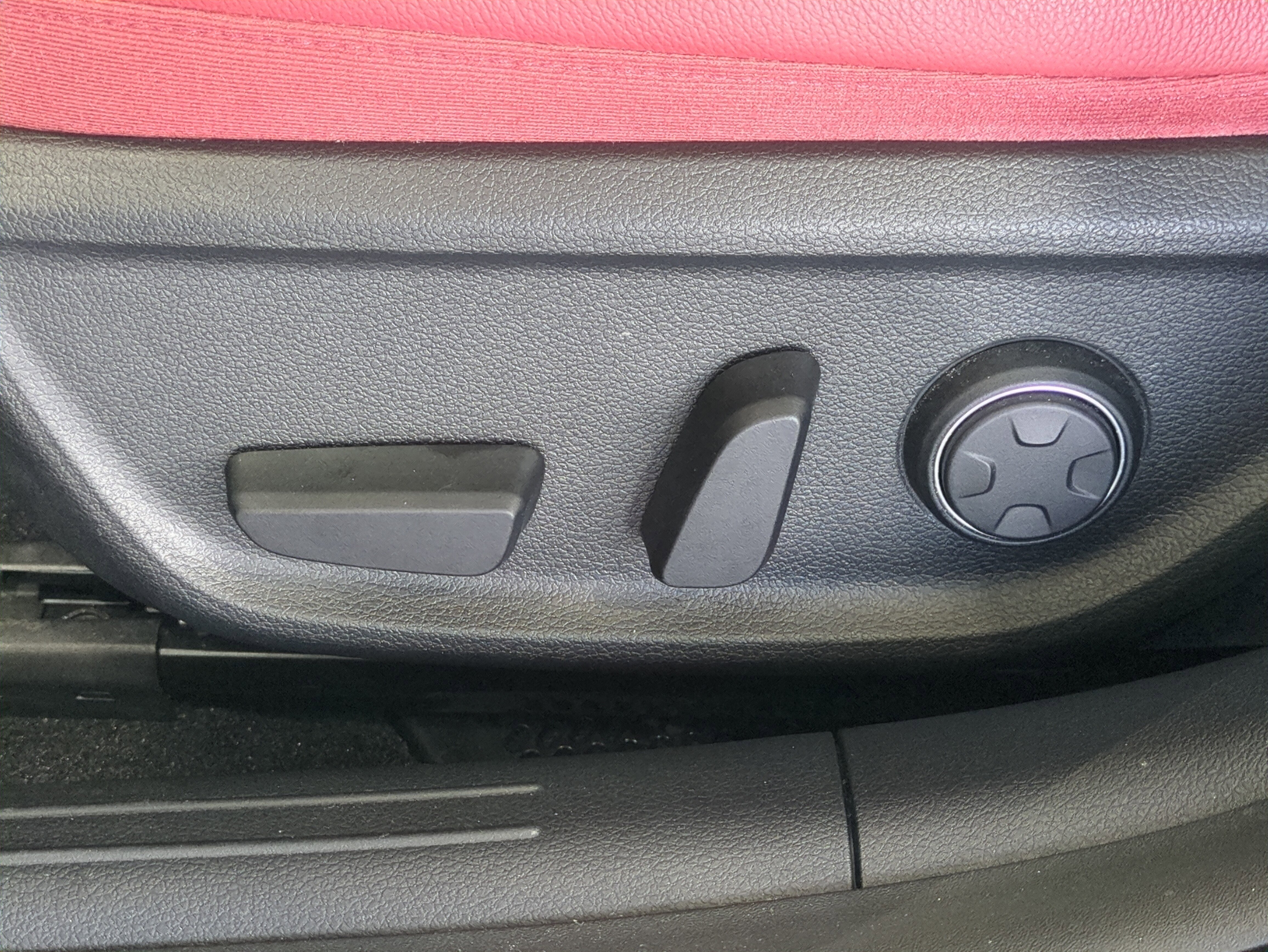 Used 2023 Genesis G70 2.0T w/ Sport Prestige Package image 19