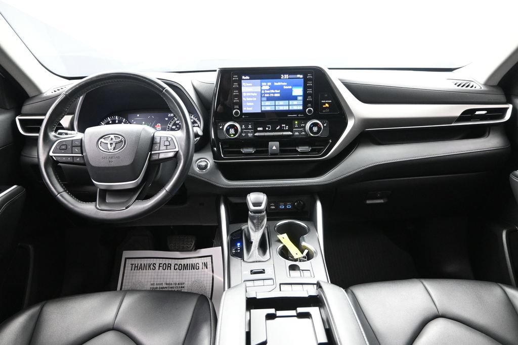 Used 2022 Toyota Highlander XLE AWD/4WD image 31