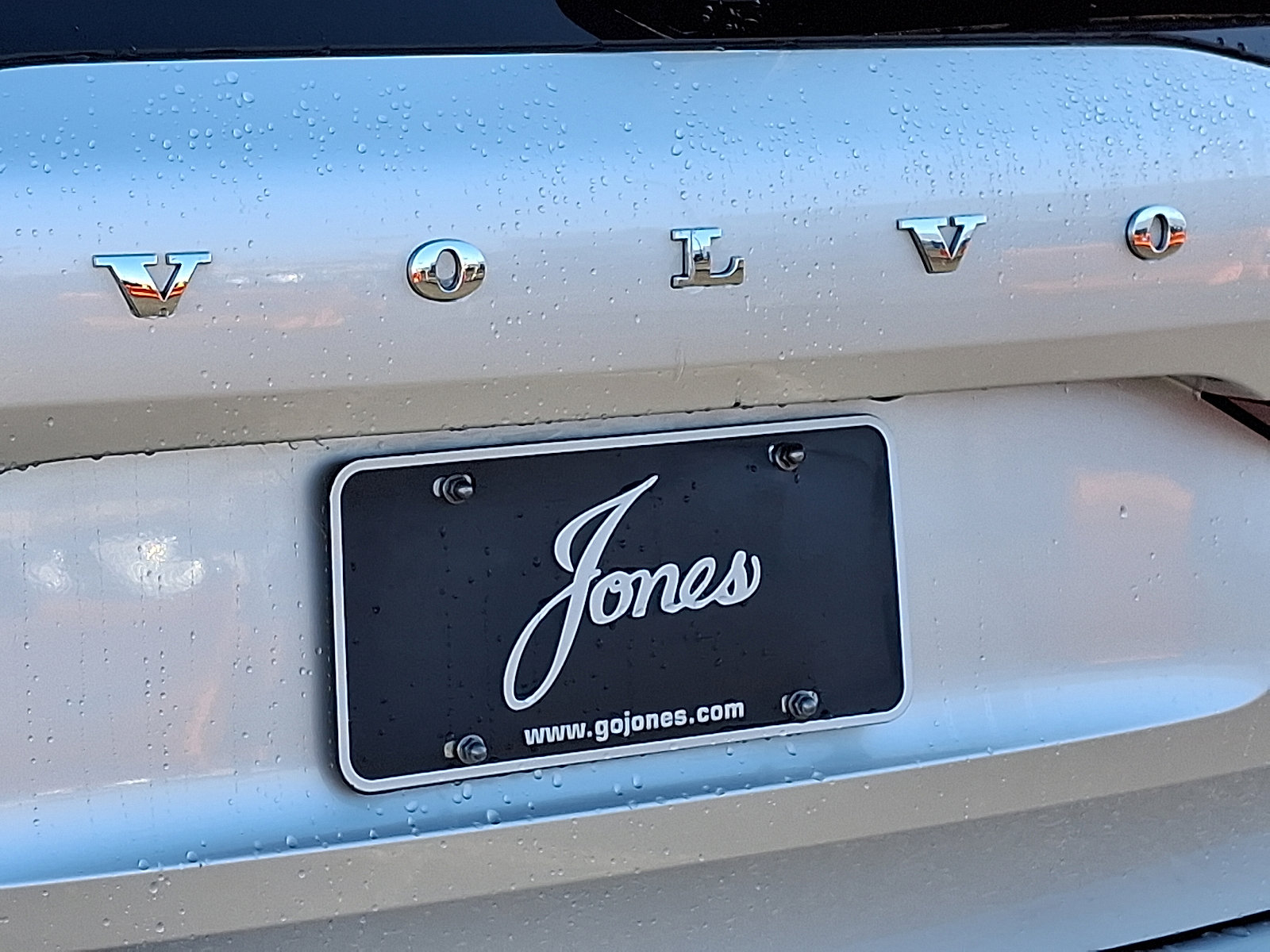 Used 2019 Volvo XC60 T6 Momentum w/ Multimedia Package image 34