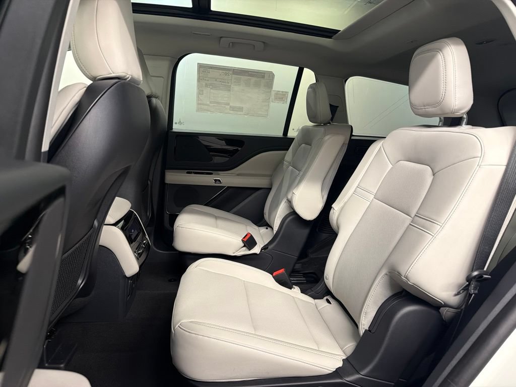 Used 2026 Lincoln Aviator AWD image 34