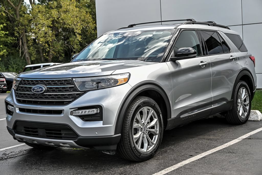 Certified 2024 Ford Explorer XLT w/ Equipment Group 202A AWD/4WD image 5