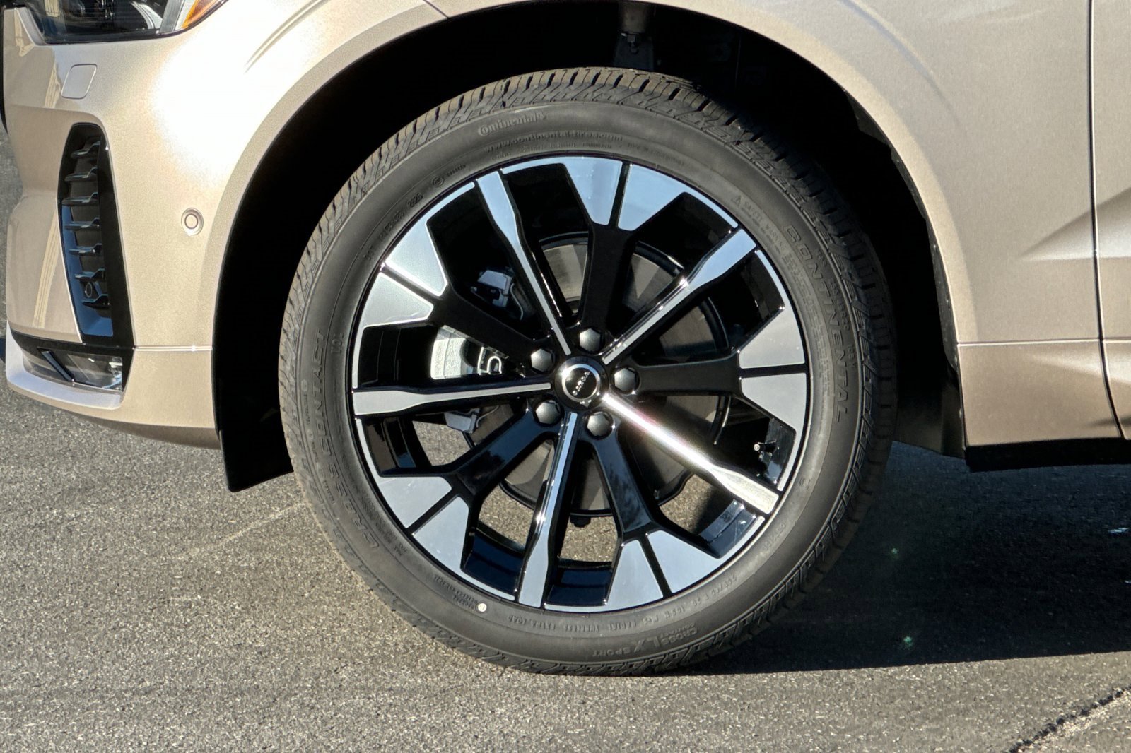 New 2026 Volvo XC60 B5 Plus w/ Climate Package image 22