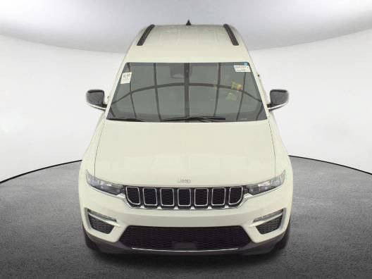 Used 2025 Jeep Grand Cherokee Limited AWD/4WD image 2