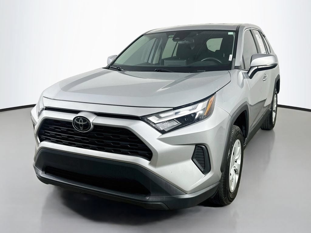 Used 2023 Toyota RAV4 LE AWD/4WD image 3