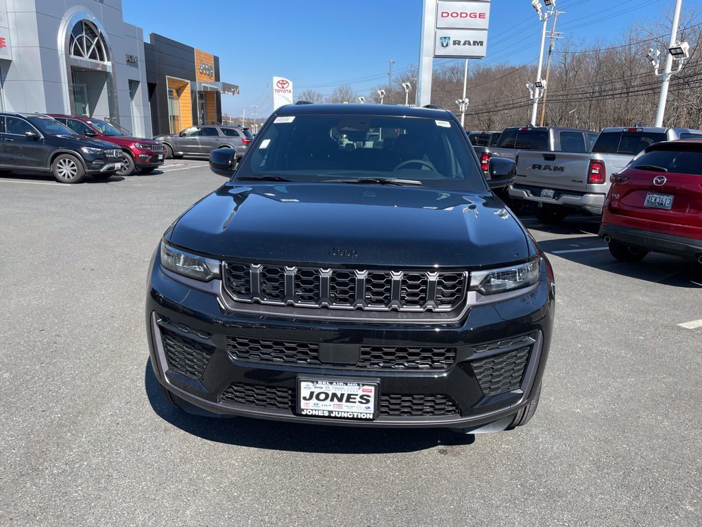 New 2026 Jeep Grand Cherokee Altitude AWD/4WD image 3