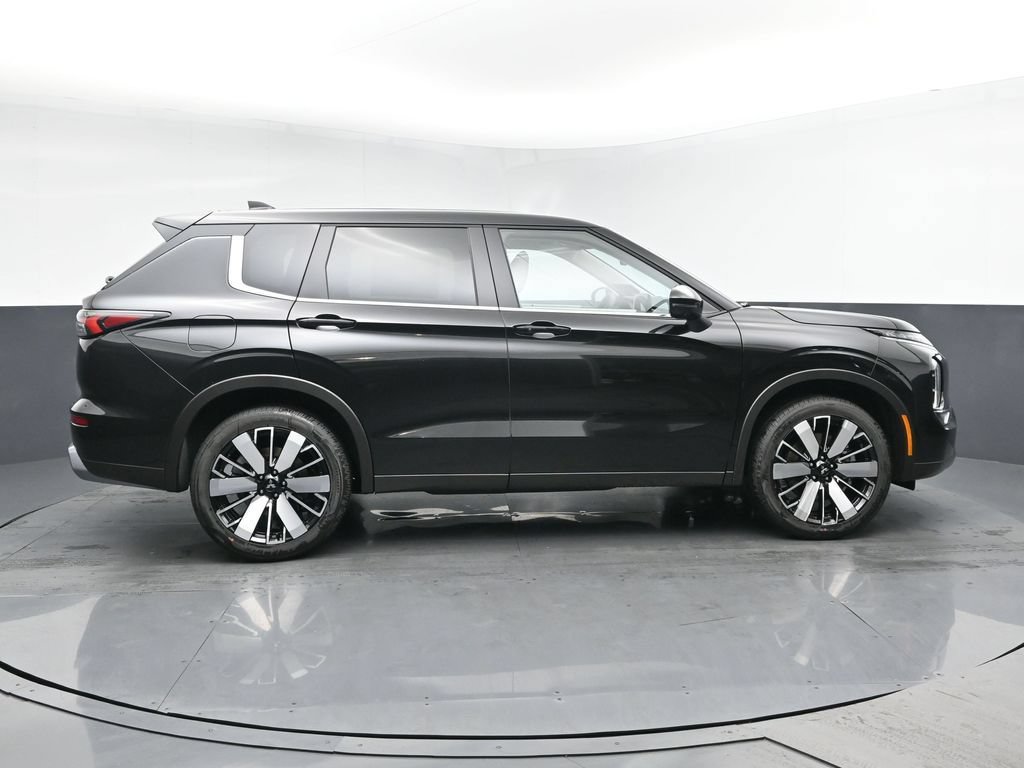 New 2026 Mitsubishi Outlander SE FWD image 3