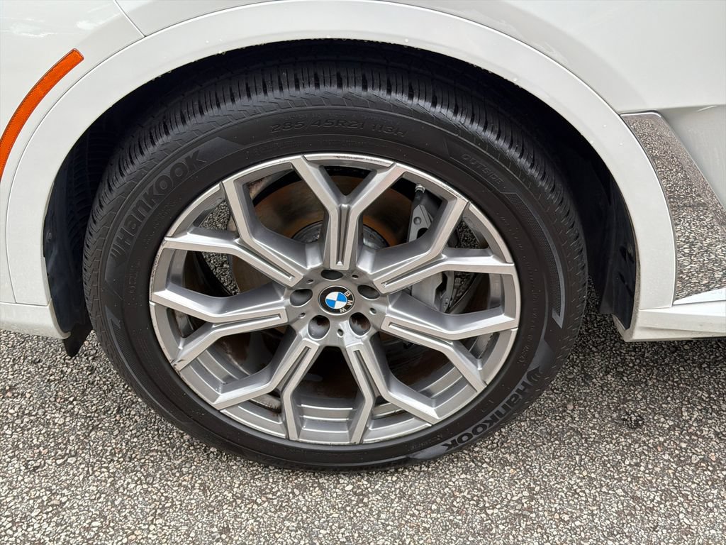 Used 2022 BMW X7 xDrive40i w/ Premium Package AWD/4WD image 11