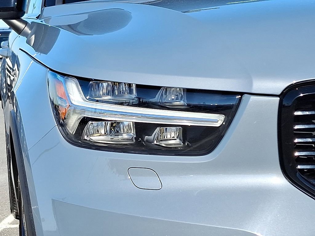 Used 2020 Volvo XC40 T5 R-Design w/ Protection Package Premier image 9