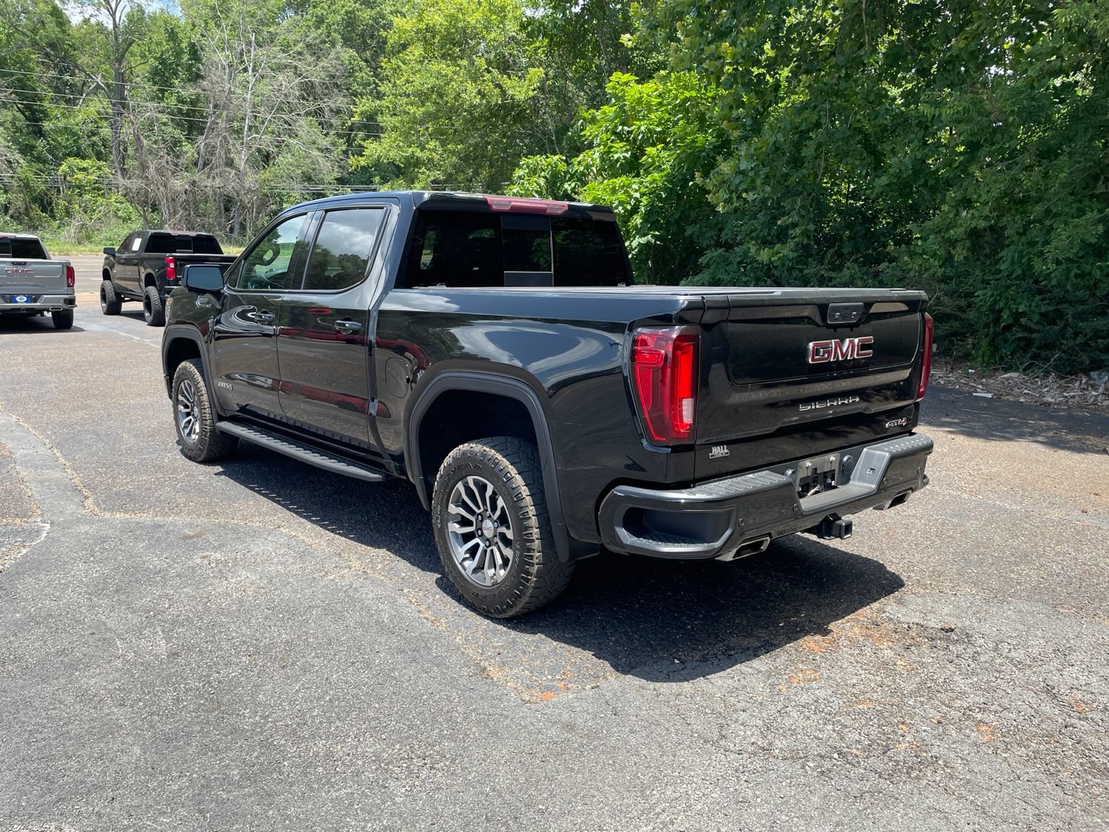 Used 2021 GMC Sierra 1500 AT4 w/ AT4 Premium Package AWD/4WD image 3