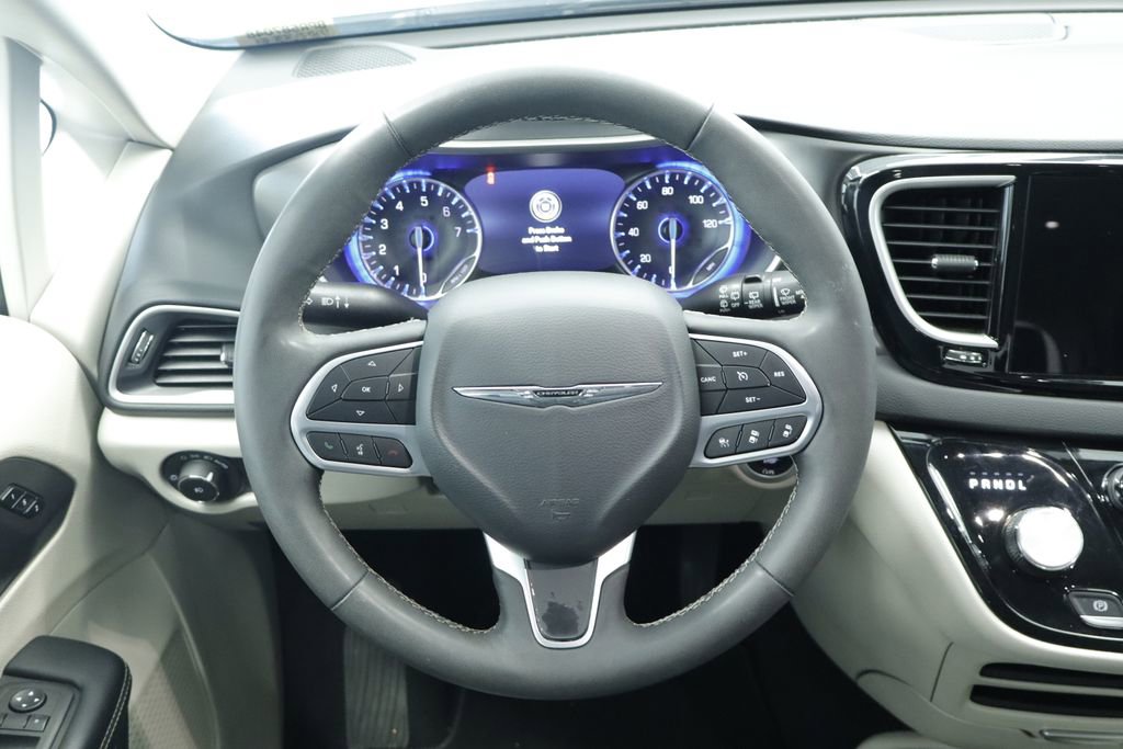 Certified 2023 Chrysler Pacifica Touring-L FWD image 25
